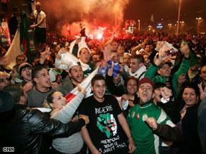 وفاة 12 جزائري بعد تأهل منتخبهم لنهائيات كأس العالم
