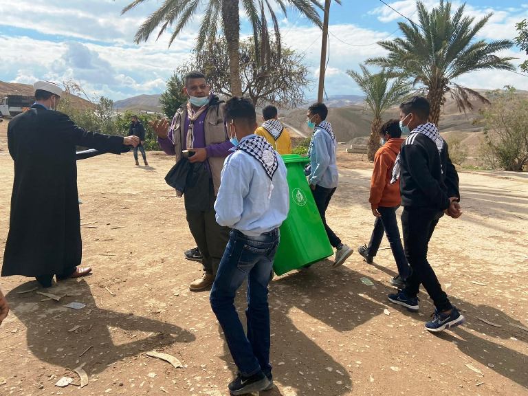 مجموعة كشافة ومرشدات فرسان فلسطين تقوم بحملة تطوعية في مقام النبي موسى