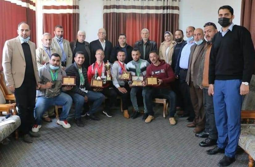 هنية يكرم أبطال فلسطين في البطولة العربية للقوة البدنية