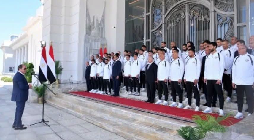 لرئيس السيسي يستقبل منتخب الساجدين