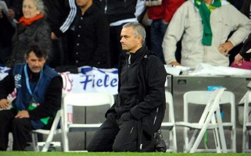 الجماهير المدريدية تُطالب برحيل جوزيه مورينيو