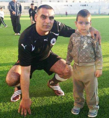 لاعب قدامى شويكة خالد مراد (الطيار) ابوعدي في ذمة الله اثناء مباراة كرة قدم