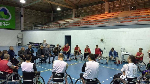 القدومي يلتقي اعضاء منتخب فلسطين بكرة السلة على الكراسي المتحركة