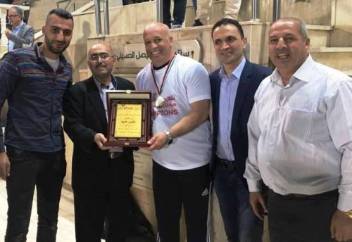 وفد شباب الخليل يكرم الرجوب وابو عصب وعبيد
