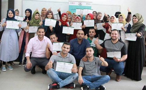 مركز مصادر التنمية الشبابية يختتم دورة القيادات الشابة في جامعة القدس المفتوحة