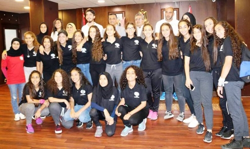 السفير دبور يستقبل منتخبنا للشابات في بيروت