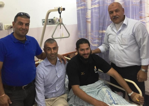 الجمعية الفلسطينية للجودو تعود عدي اللاعب ذويب في مستشفى المقاصد