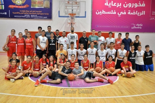 قائد منتخب فلسطين بكرة السلة يزور اكاديمية ذا رد نيشن  ببيت ساحور