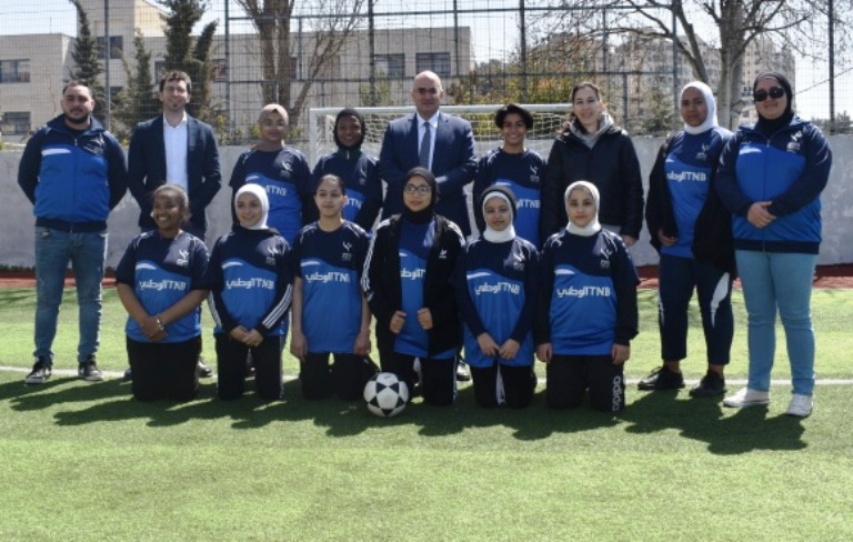 البنك الوطني راعيا لفريق مخيم طولكرم للفتيات الرياضة للحياة في كأس العالم للأطفال الدوحة 2022
