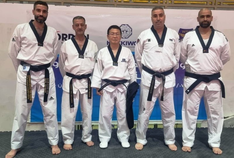 أربعة كوادر من اتحاد التايكواندو يحصلون على شهادة أساتذة تدريب اللعبة في الأردن