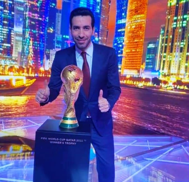 كأس العالم قطر 2023  نجم الكرة الخلوق محمد أبو تريكة هو من سيركل الكرة في حفل الافتتاح