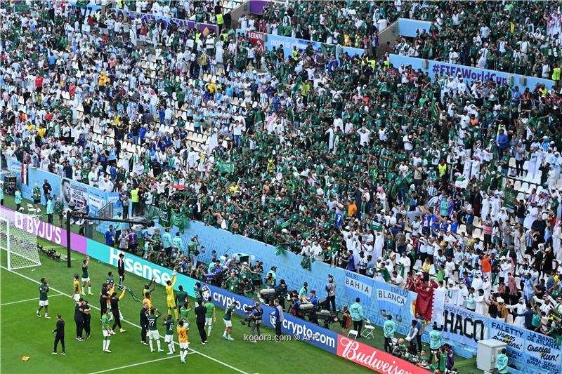بالصور جماهير السعودية تحتفل مع اللاعبين بقهر الأرجنتين