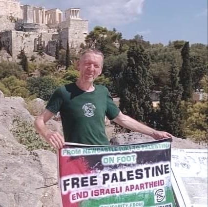 بعد مسير 7 أشهر.. ناشط أيرلندي يصل فلسطين متضامنًا مع قضيتها