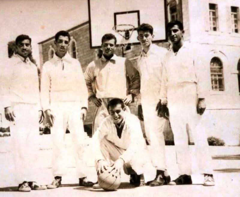 فريق مدرسة الرشيدية لكرة السلة بطل مدارس القدس قبل 66 عاما