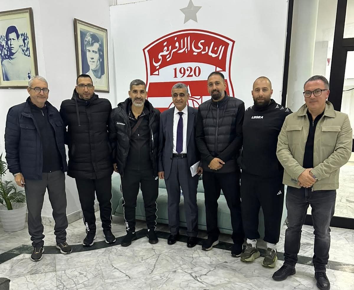 فريق نجوم القدس يخوض وحدة تدريبية فور وصوله تونس