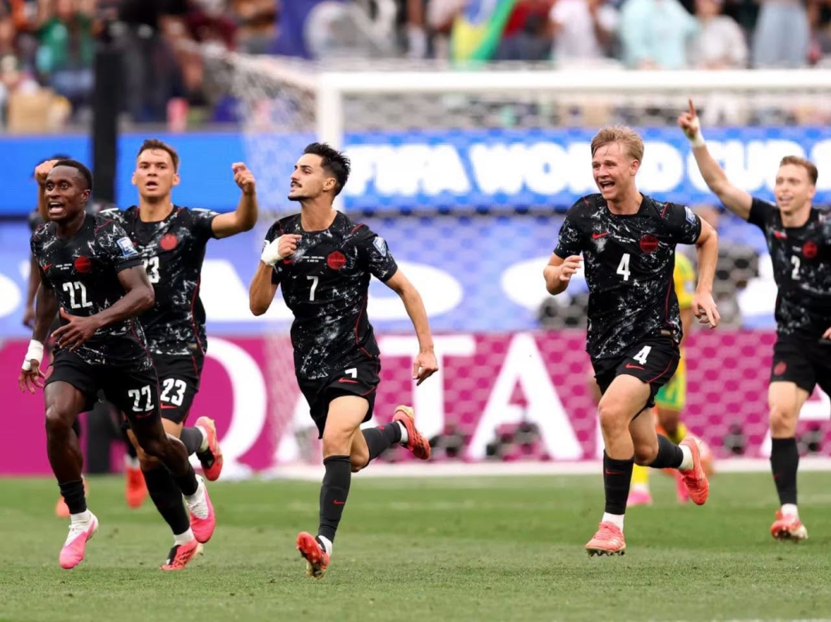 كندا تعبر جنوب أفريقيا بصعوبة وتبلغ ثمن النهائي